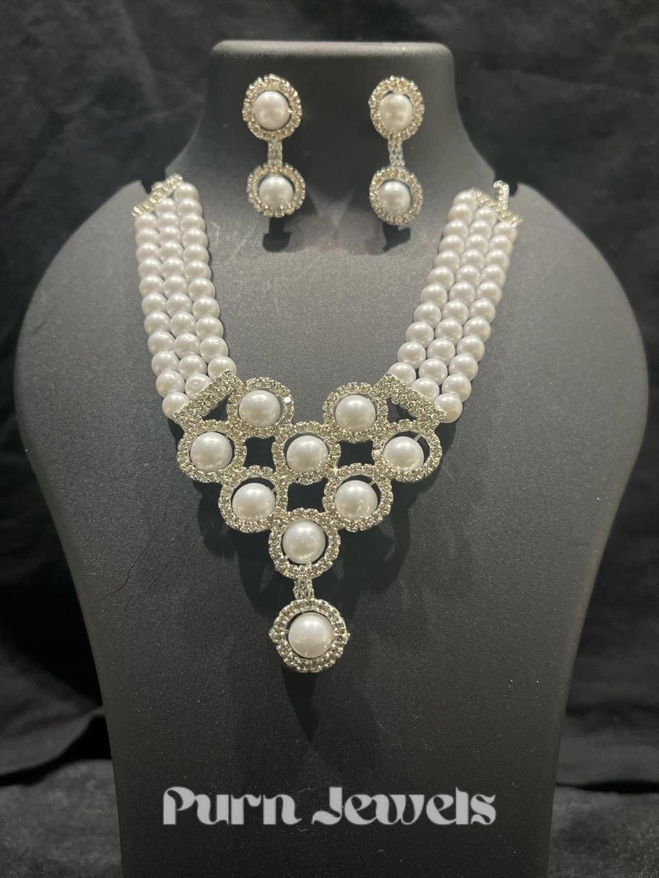 Chanchal Elegant Pearl Set